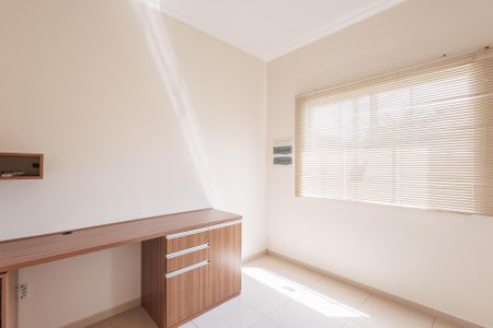 Casa de condomínio para alugar com 250m², 4 quartos e 2 vagasQuarto Térreo