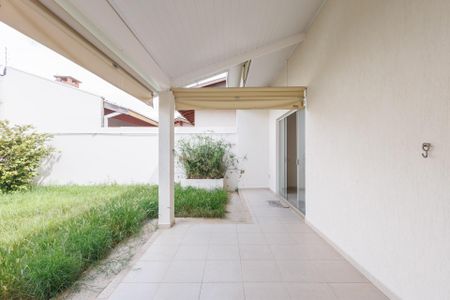 Casa de condomínio para alugar com 250m², 4 quartos e 2 vagasVaranda