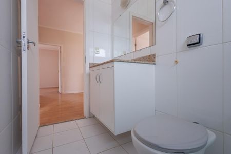 Casa de condomínio para alugar com 250m², 4 quartos e 2 vagasBanheiro corredor