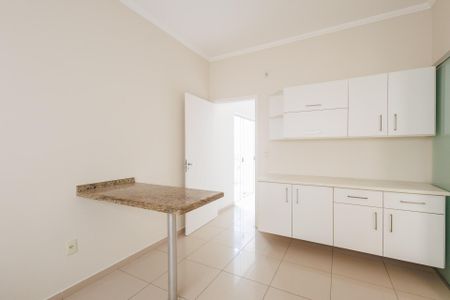 Casa de condomínio para alugar com 250m², 4 quartos e 2 vagasCozinha