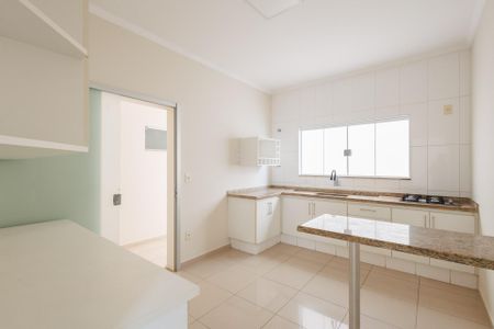 Casa de condomínio para alugar com 250m², 4 quartos e 2 vagasCozinha