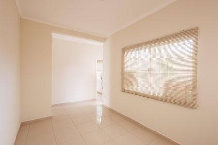 Casa de condomínio para alugar com 250m², 4 quartos e 2 vagasSala de TV