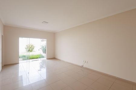 Casa de condomínio para alugar com 250m², 4 quartos e 2 vagasSala