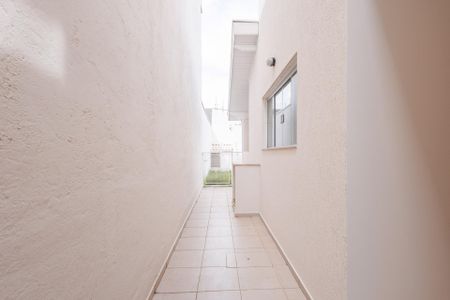 Casa de condomínio para alugar com 250m², 4 quartos e 2 vagasCorredor 