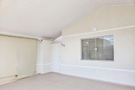 Casa de condomínio para alugar com 250m², 4 quartos e 2 vagasFachada