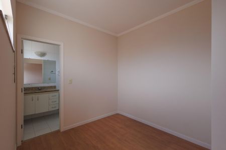 Casa de condomínio para alugar com 250m², 4 quartos e 2 vagasCloset