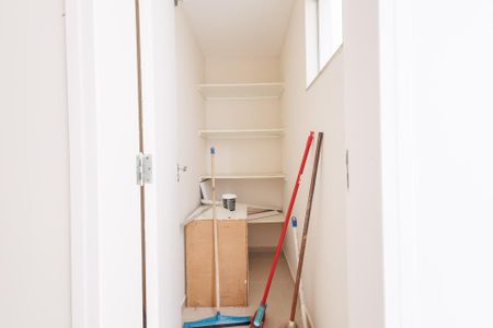 Casa de condomínio para alugar com 250m², 4 quartos e 2 vagasDispensa