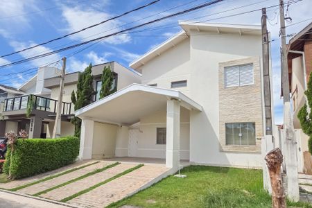 Casa de condomínio para alugar com 250m², 4 quartos e 2 vagasFachada