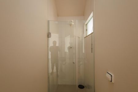 Casa de condomínio para alugar com 250m², 4 quartos e 2 vagasBanheiro térreo