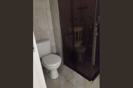 Banheiro de apartamento à venda com 3 quartos, 56m² em Jardim Cocaia, Guarulhos