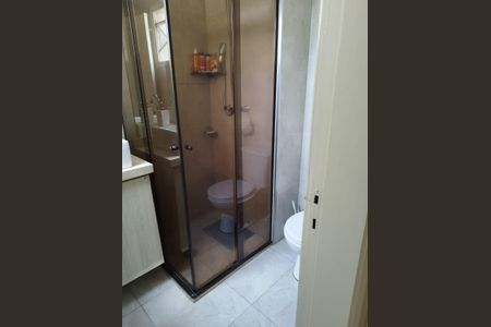 Banheiro de apartamento à venda com 3 quartos, 56m² em Jardim Cocaia, Guarulhos