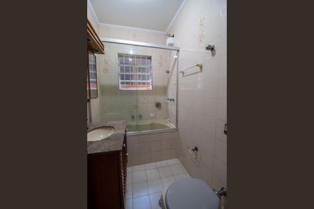 Casa à venda com 139m², 3 quartos e 2 vagasBanheiro do Quarto 1