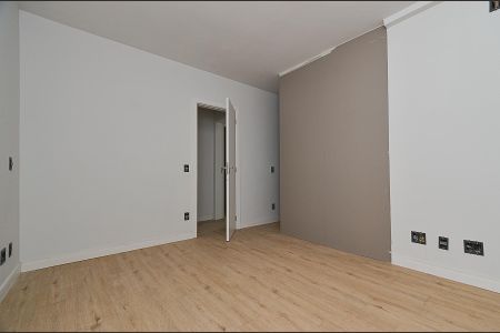 Apartamento à venda com 98m², 3 quartos e 2 vagas Apartamento à venda com 98m², 3 quartos e 2 vagasSuíte