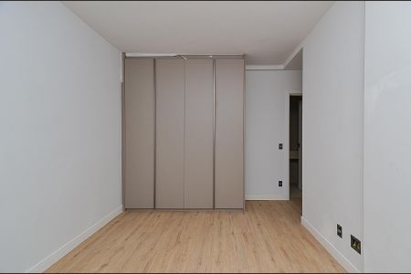 Apartamento à venda com 98m², 3 quartos e 2 vagas Apartamento à venda com 98m², 3 quartos e 2 vagasSemi-Suíte 1