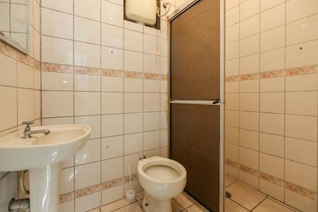 Banheiro de casa para alugar com 1 quarto, 30m² em Parque Pinheiros, Taboão da Serra