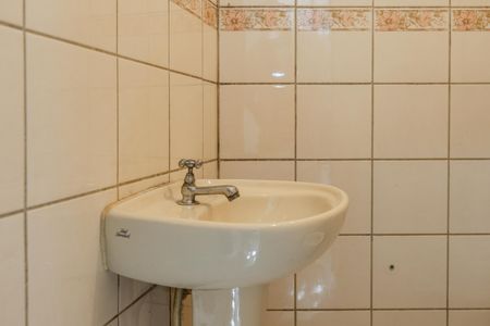 Banheiro de casa para alugar com 1 quarto, 30m² em Parque Pinheiros, Taboão da Serra