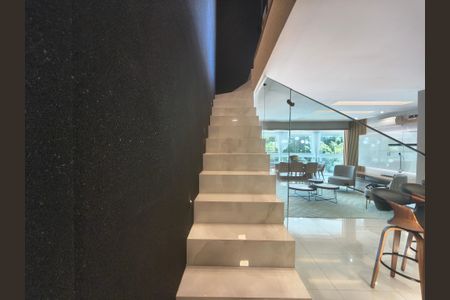 Apartamento para alugar com 244m², 3 quartos e 3 vagas