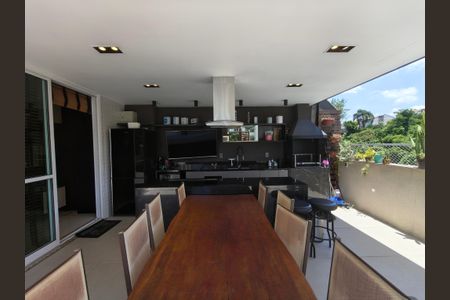 Apartamento para alugar com 244m², 3 quartos e 3 vagas