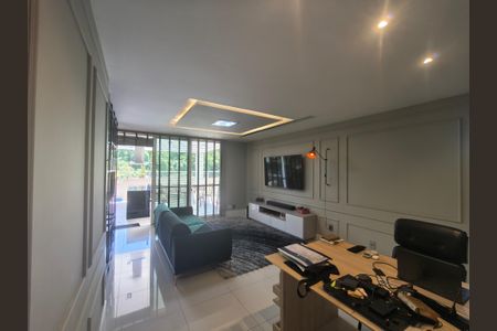 Apartamento para alugar com 244m², 3 quartos e 3 vagas