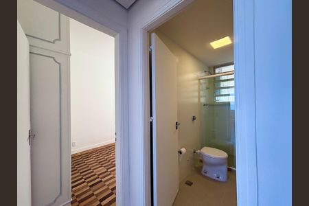Apartamento para alugar com 65m², 2 quartos e sem vagaBanheiro social