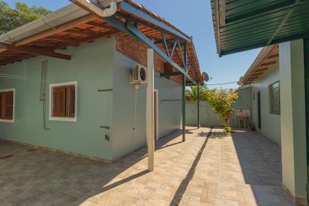 Casa à venda com 144m², 3 quartos e 4 vagas Casa à venda com 144m², 3 quartos e 4 vagasÁrea externa/Fundos