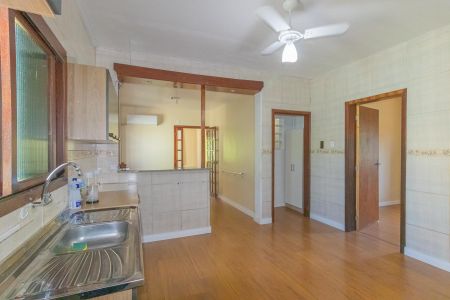 Casa à venda com 144m², 3 quartos e 4 vagas Casa à venda com 144m², 3 quartos e 4 vagasCozinha