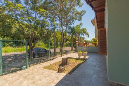 Casa à venda com 144m², 3 quartos e 4 vagas Casa à venda com 144m², 3 quartos e 4 vagasPátio/Frente da Casa