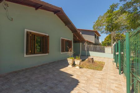Casa à venda com 144m², 3 quartos e 4 vagas Casa à venda com 144m², 3 quartos e 4 vagasPátio/Frente da Casa