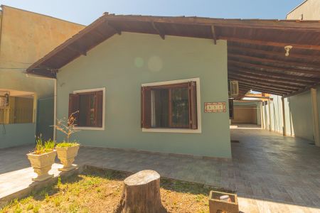 Casa à venda com 144m², 3 quartos e 4 vagas Casa à venda com 144m², 3 quartos e 4 vagasFachada