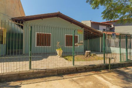Casa à venda com 144m², 3 quartos e 4 vagas Casa à venda com 144m², 3 quartos e 4 vagasFachada