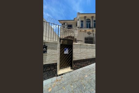 Casa à venda com 200m², 3 quartos e 2 vagas Casa à venda com 200m², 3 quartos e 2 vagasPlaquinha