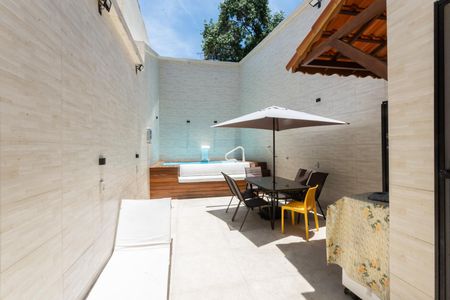 Casa à venda com 200m², 3 quartos e 2 vagasQuintal