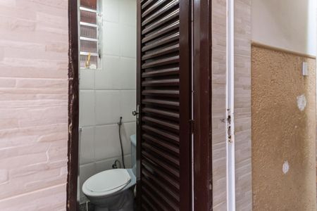 Casa à venda com 200m², 3 quartos e 2 vagasBanheiro externo