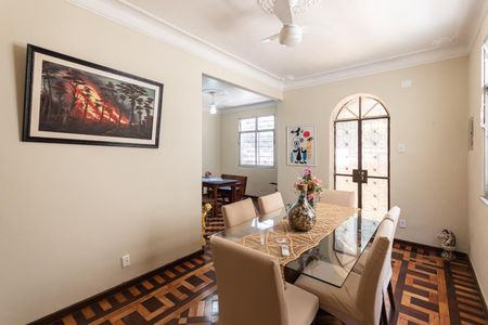 Casa à venda com 200m², 3 quartos e 2 vagasSala