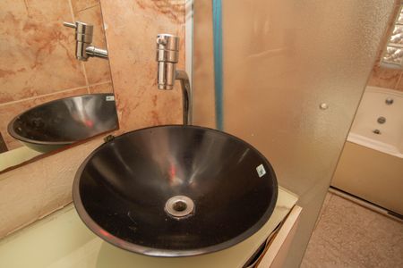 Casa para alugar com 400m², 4 quartos e 6 vagasBanheiro da Suíte 1