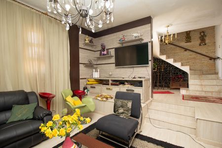 Casa para alugar com 400m², 4 quartos e 6 vagasSala de TV