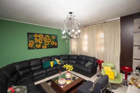 Casa para alugar com 400m², 4 quartos e 6 vagasSala de TV