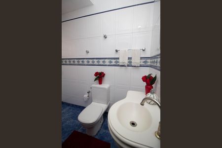 Casa para alugar com 400m², 4 quartos e 6 vagasLavabo