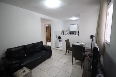 Sala de apartamento à venda com 2 quartos, 45m² em Industrial, Contagem