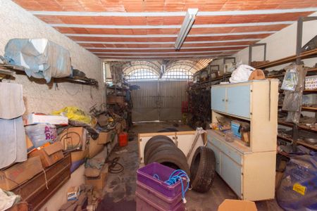 Casa à venda com 396m², 3 quartos e 2 vagasEspaço Lateral/ Loja/ Garagem