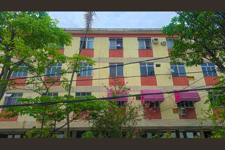 Apartamento à venda com 85m², 2 quartos e 1 vaga Apartamento à venda com 85m², 2 quartos e 1 vagaFachada do bloco com placa