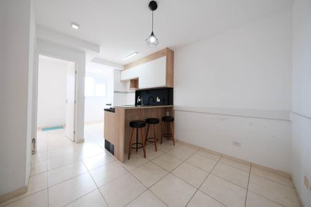 Sala/Cozinha de apartamento para alugar com 2 quartos, 42m² em Vila Nhocuné, São Paulo