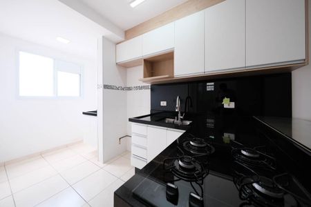 Sala/Cozinha de apartamento para alugar com 2 quartos, 42m² em Vila Nhocuné, São Paulo