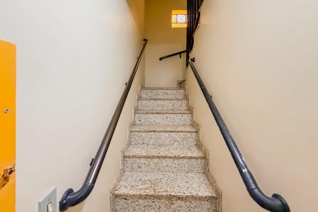 Casa para alugar com 200m², 3 quartos e 3 vagasEscada - 1 Piso