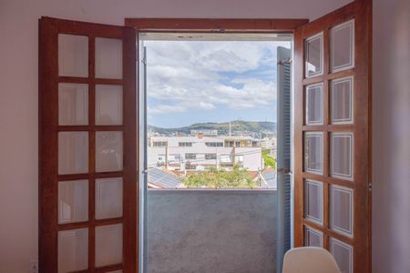 Sala de apartamento para alugar com 3 quartos, 81m² em Petrópolis, Porto Alegre