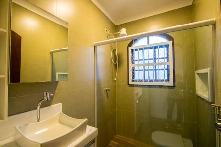 Casa à venda com 177m², 3 quartos e 2 vagasBanheiro social