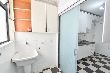 Apartamento à venda com 82m², 3 quartos e 2 vagas Apartamento à venda com 82m², 3 quartos e 2 vagasÁrea de serviço
