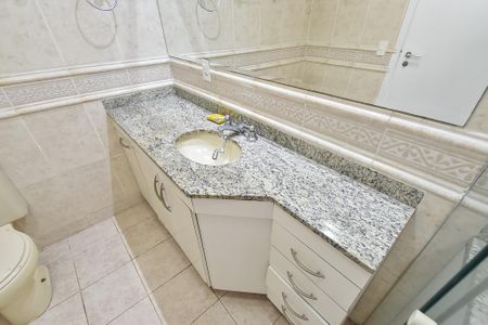 Apartamento à venda com 82m², 3 quartos e 2 vagas Apartamento à venda com 82m², 3 quartos e 2 vagasBanheiro da suíte