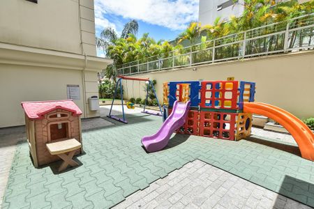 Apartamento à venda com 82m², 3 quartos e 2 vagas Apartamento à venda com 82m², 3 quartos e 2 vagasÁrea comum - Playground