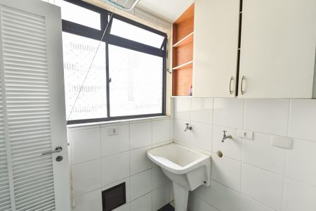 Apartamento à venda com 82m², 3 quartos e 2 vagas Apartamento à venda com 82m², 3 quartos e 2 vagasÁrea de serviço